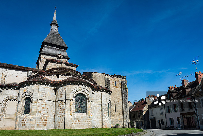 法国尚邦叙武埃兹圣瓦莱里修道院教堂图片素材