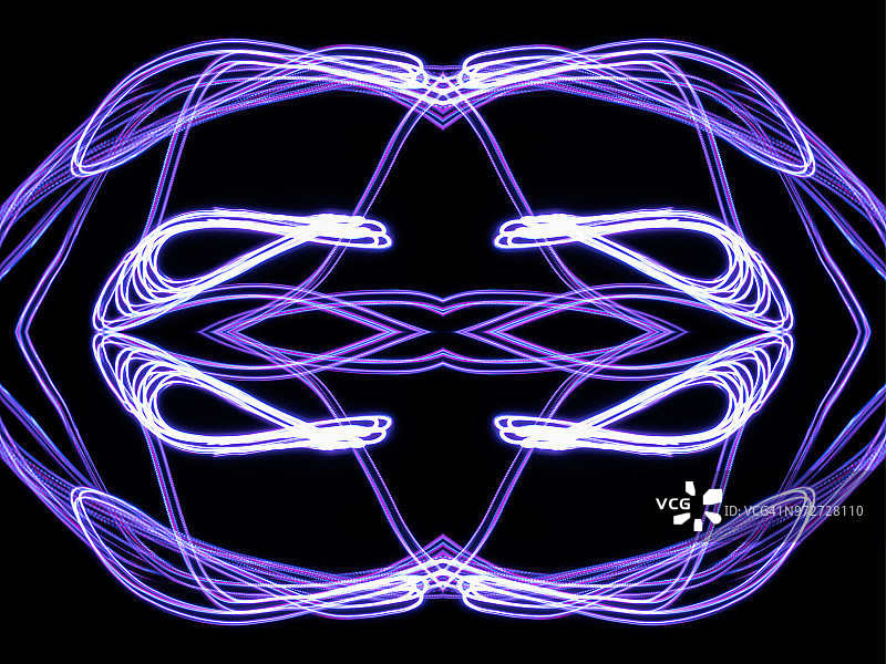 紫色蓝色光束交织抽象图案特写图片素材