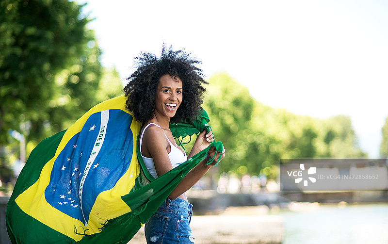 飘扬的巴西国旗图片素材