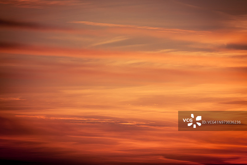 海上充满活力的壮丽日落图片素材