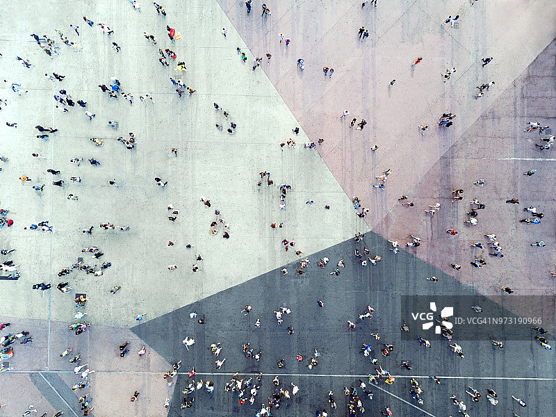 街上人群的高角度照片图片素材