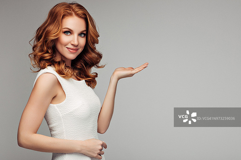 广告产品的漂亮女孩图片素材