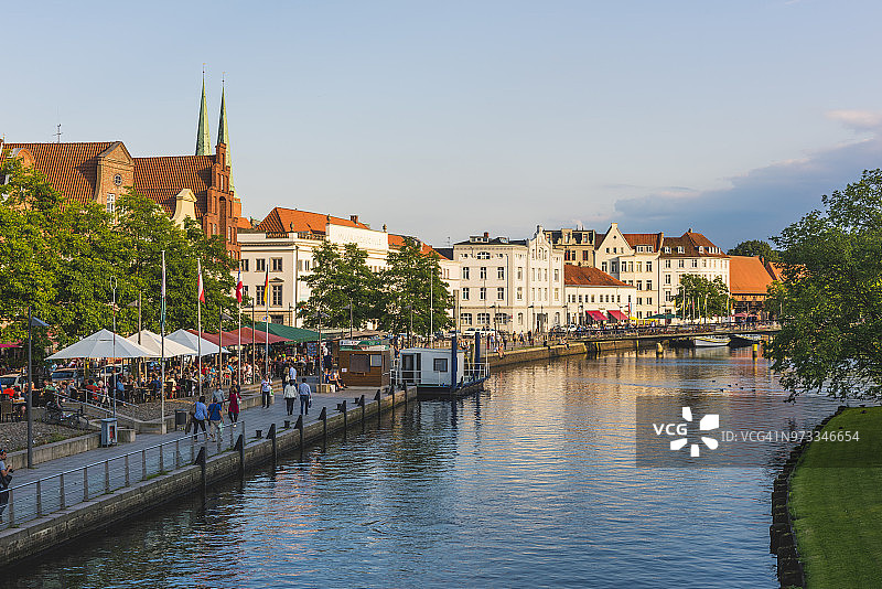 吕贝克河畔风光图片素材