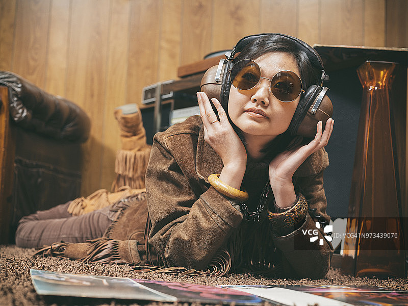 20世纪70年代的复古女孩图片素材