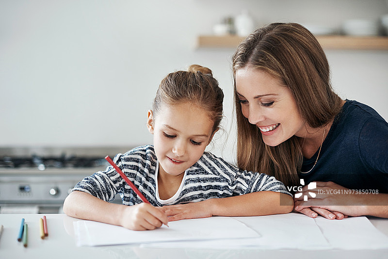 先完成作业，然后才能去玩图片素材