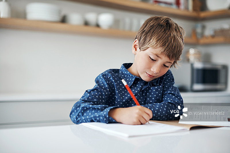 你不用催他做作业图片素材