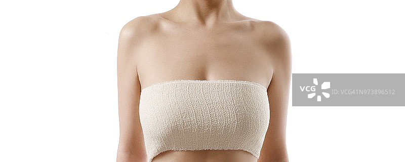女人缠着绷带的胸部图片素材