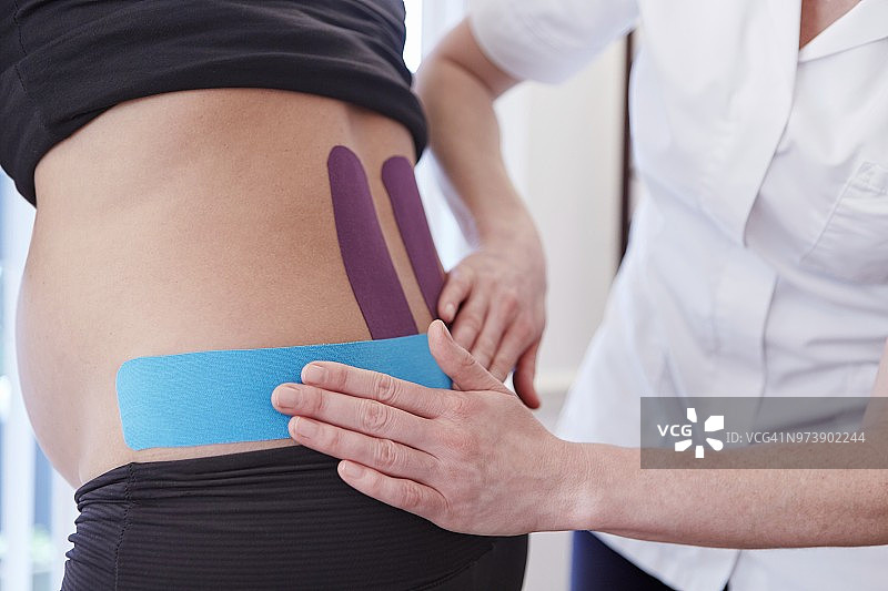 整骨医生贴扎疗法图片素材