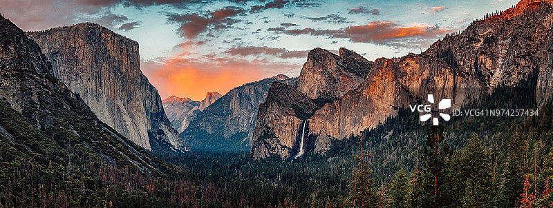 日落时分的优胜美地隧道景观图片素材