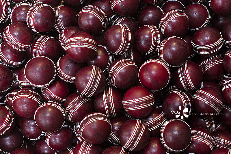 工厂里的红色板球图片素材