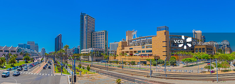 圣地亚哥市中心天际线全景图片素材