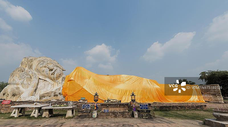 泰国阿瑜陀耶府卧佛寺巨型卧佛图片素材