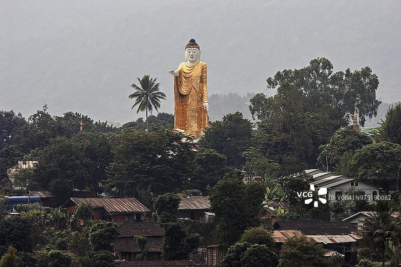 缅甸掸邦金三角景栋大佛像图片素材