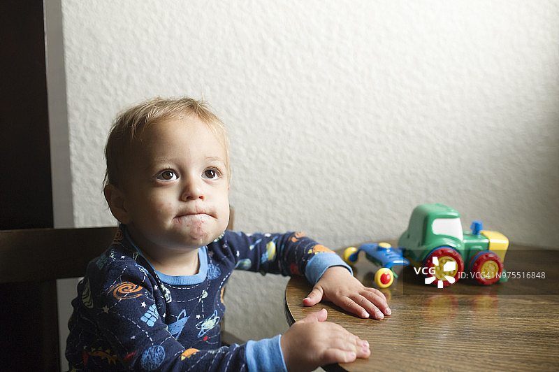 患有手足口病的男童肖像图片素材