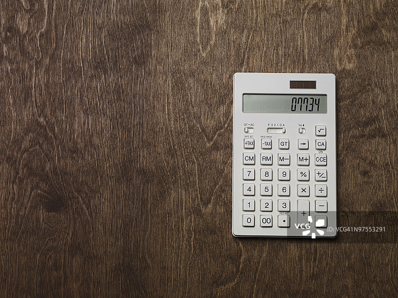 办公桌上的计算器图片素材