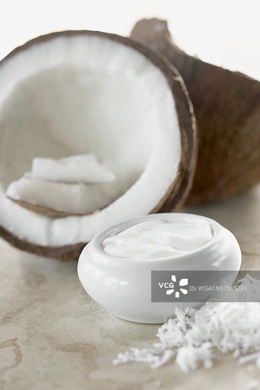 椰子和乳液罐图片素材