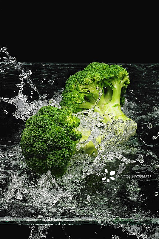 西兰花上的水花图片素材