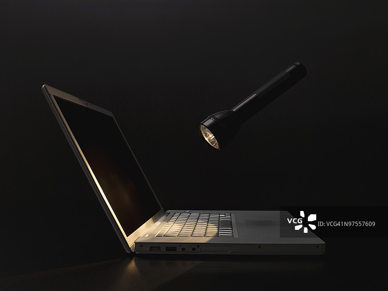 笔记本电脑上的手电筒图片素材