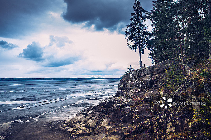 芬兰坦佩雷湖的迷人景色图片素材