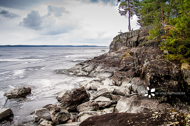 芬兰坦佩雷湖的迷人景色图片素材