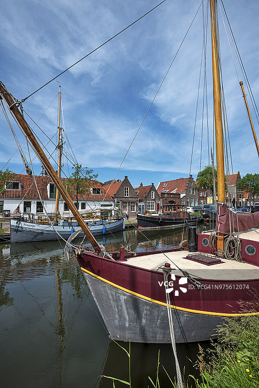 荷兰埃丹镇运河上的船只图片素材