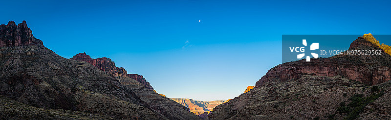 亚利桑那州光明天使凯巴布步道上的大峡谷月出全景图片素材