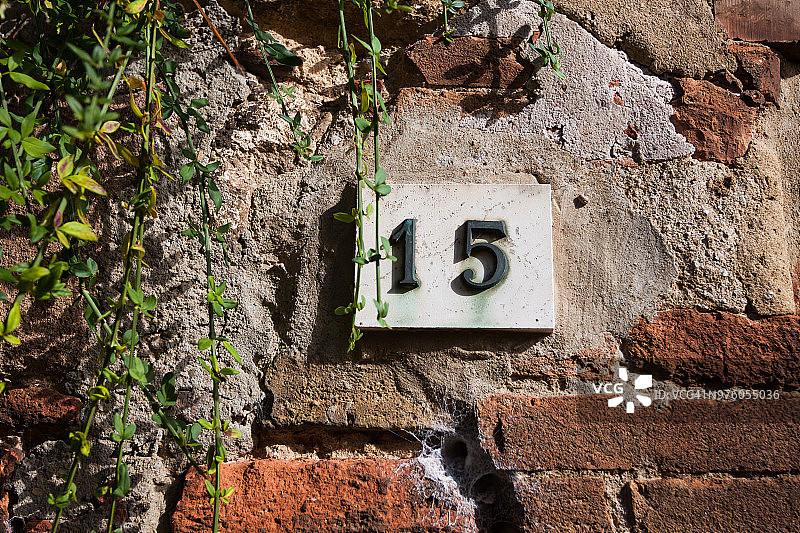 3D白色背景上的黑色15号门牌图片素材