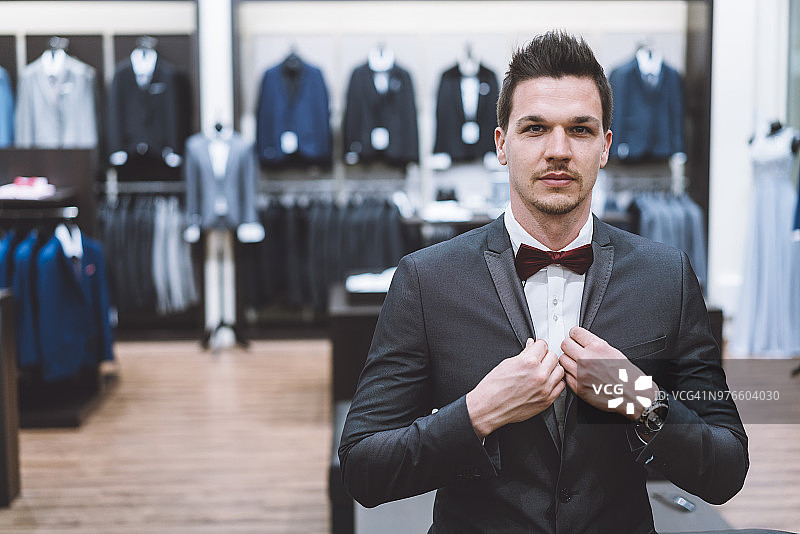 新款西装提升自信图片素材