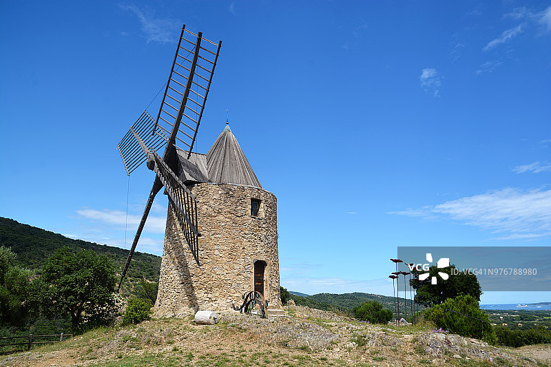 法国圣罗克风车图片素材