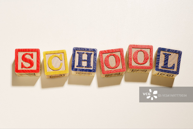 拼写“学校”的积木图片素材