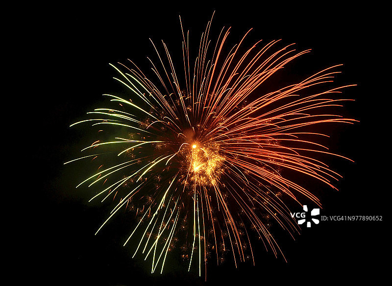 俄勒冈州曼扎尼塔海面上空的烟花图片素材