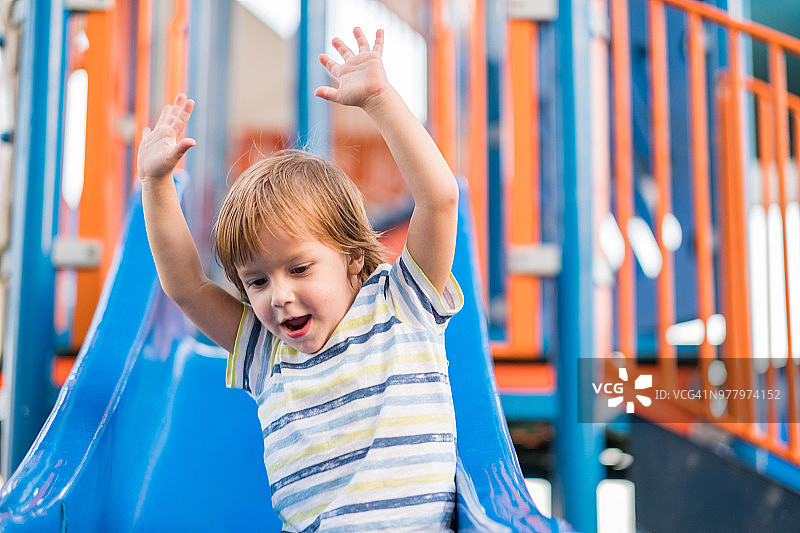 快乐的男孩图片素材