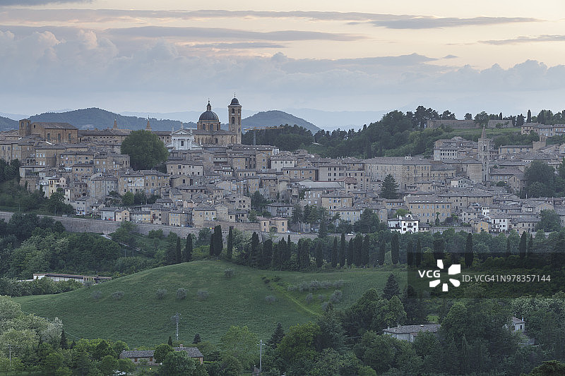 意大利马尔凯大区的乌尔比诺市图片素材