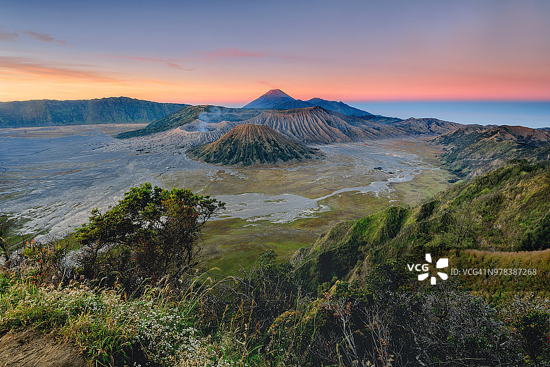 布罗莫火山的晨光图片素材