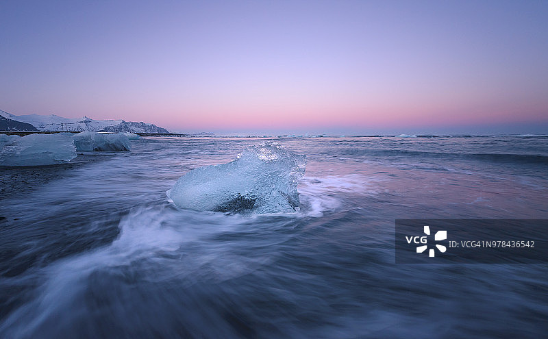 杰古沙龙沙滩上的冰山图片素材