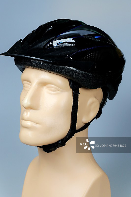 寒冷天气中骑行者的景色图片素材