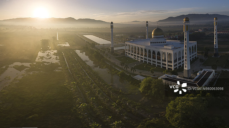 清晨航拍中央清真寺图片素材