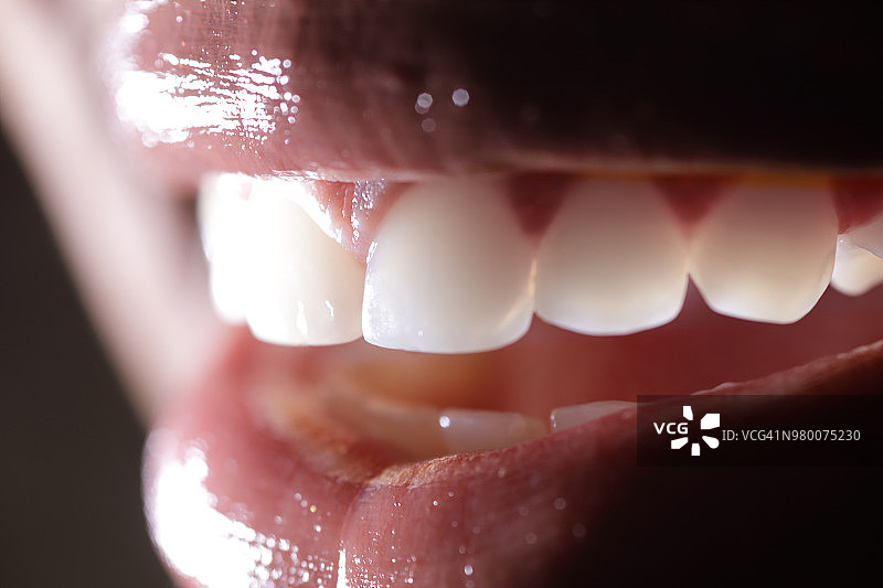 人类微笑，洁白的牙齿图片素材