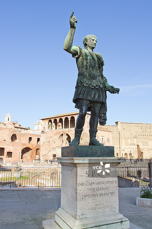 意大利罗马的图拉真青铜雕像图片素材