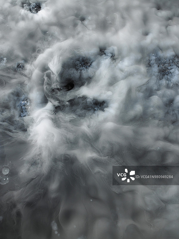 液氮在水面图片素材