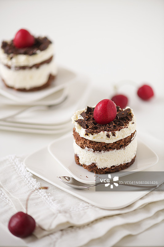 迷你黑森林蛋糕图片素材