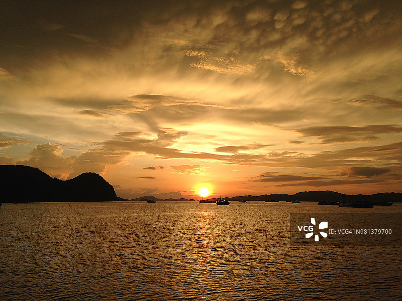 日落壮丽云彩图片素材