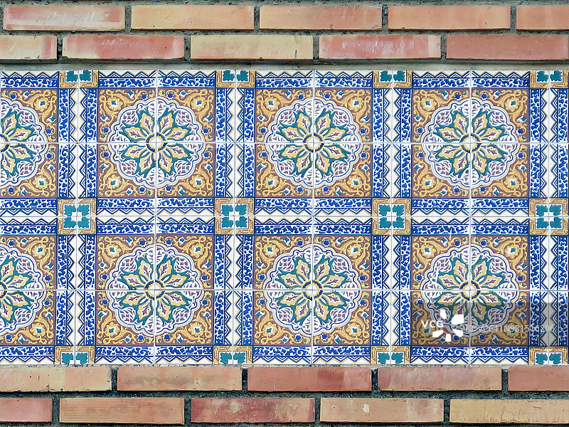 砖墙中的装饰性凹陷瓷砖图片素材