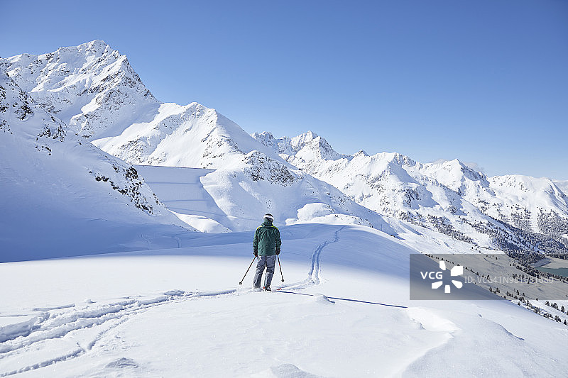 冬季奥地利蒂罗尔州Kuehtai滑雪者图片素材