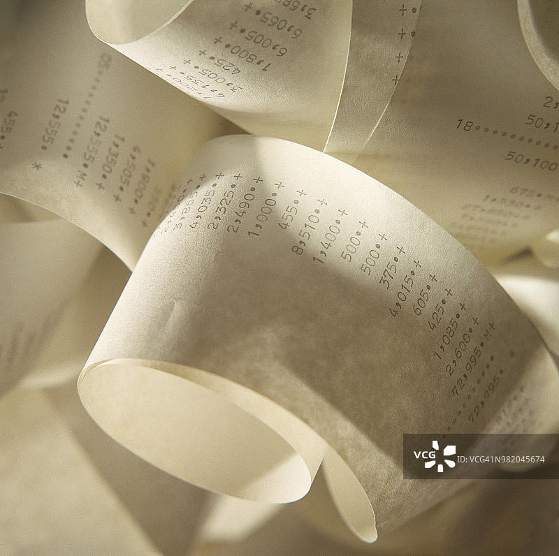 计算器账单打印输出特写图片素材