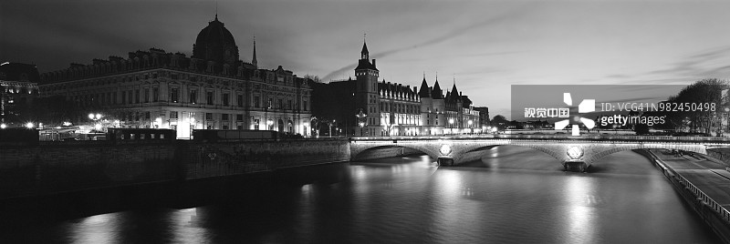巴黎古监狱和兑换桥夜景图片素材