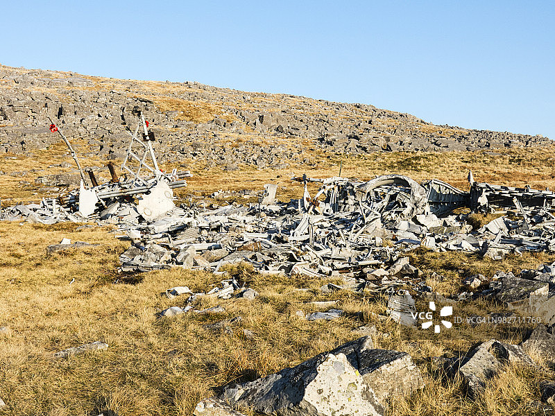 二战惠灵顿飞机残骸，位于英国南威尔士布雷肯比肯斯国家公园黑山地区，四月图片素材