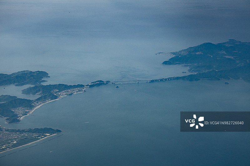 飞机航拍濑户内海与鸣门大桥图片素材