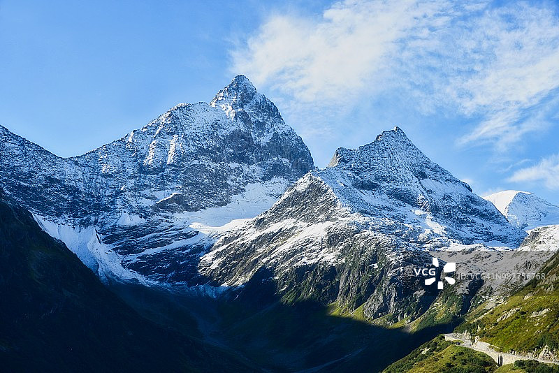 瑞士伯尔尼兹阿尔卑斯山脉的苏斯滕山口图片素材