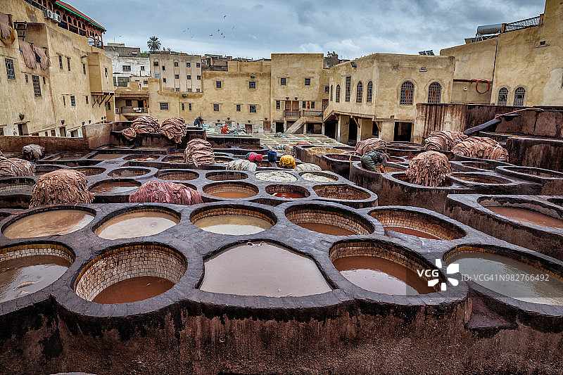 非斯古城麦地那的Chouwara皮革厂图片素材